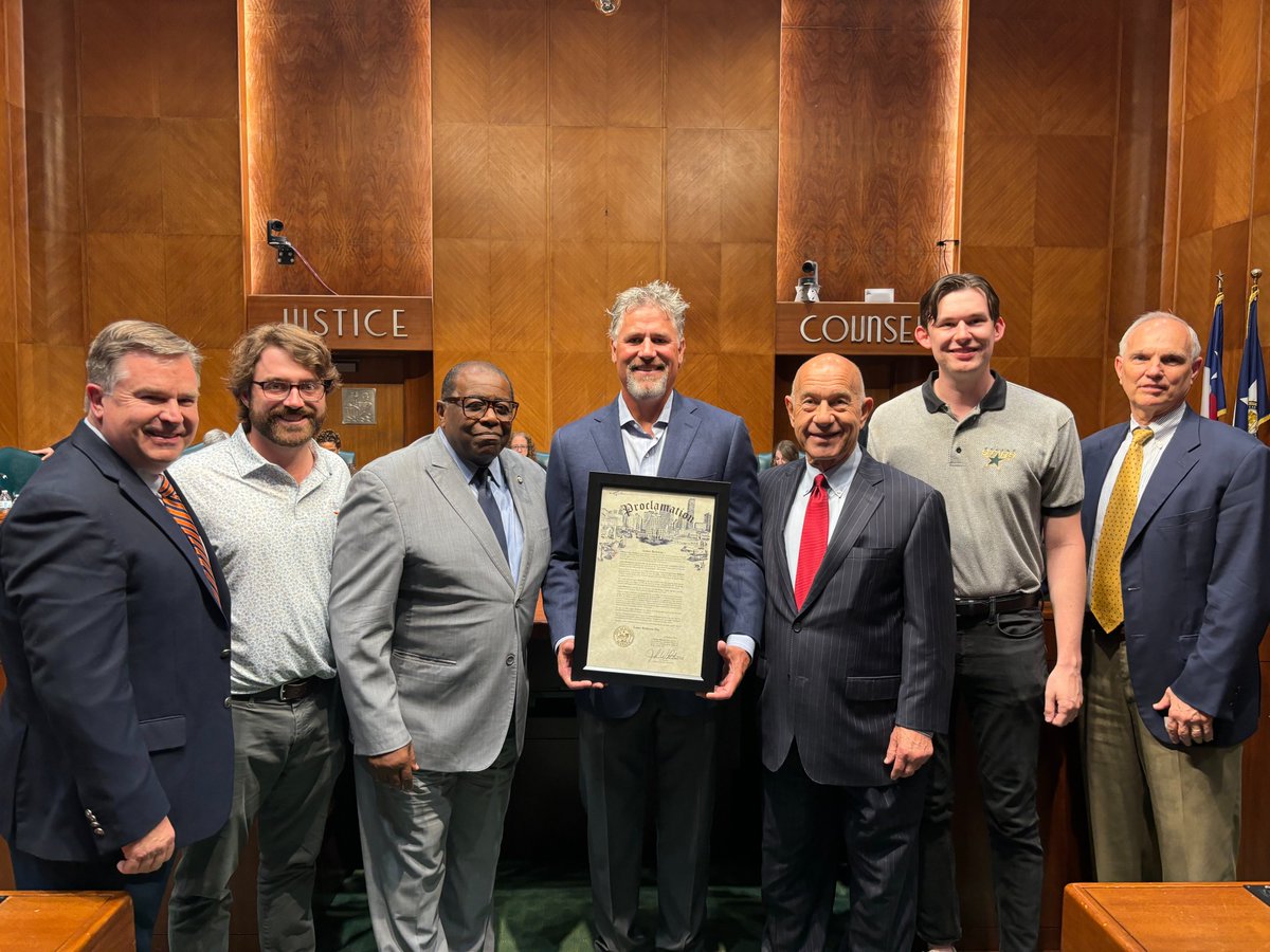 How many of you knew that today was officially Lance Berkman Day in the city of Houston? @HCUHuskiesBSB #DawgsUp