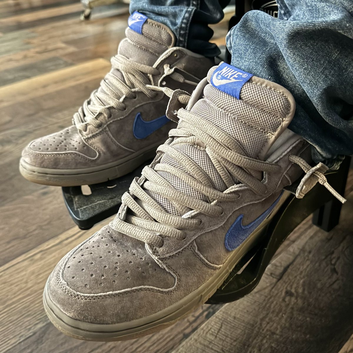 Decided to rock my 2003 Iron Dunk SB Highs. With an all suede upper, these are one of the best quality SBs EVER!!! Colors inspired by the Detroit Lions, and who doesn’t love a gum bottom! #snkrsliveheatingup #snkrskickcheck #yoursneakersaredope #kotd #wdywt #photography #NikeSB