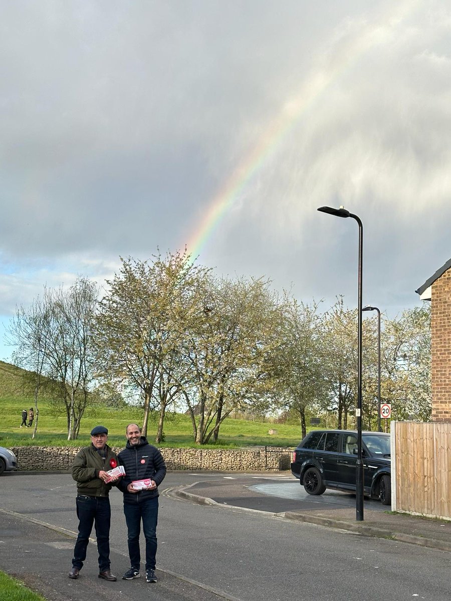 A gorgeous evening's canvassing in glorious #Northolt by Northala fields 🌄 receiving great feedback for the elections on 2 May 🗳️ @SadiqKhan for Mayor of London 🌹 🗳️ @BassamMahfouz for Ealing & Hillingdon 🌹 🗳️ @LondonLabour for London Assembly 🌹 🪪 Don't forget your photo ID