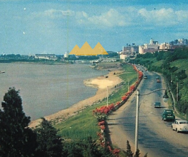 aelb625's tweet image. The lore behind the Bass Pro Shops pyramid is crazy, a thread:
It's originally known as the Great American Pyramid, and it was conceived in 1954 as a concept with THREE pyramids like Giza! But it took until the 1980s for it to be resurrected as just one pyramid and opened in 1991