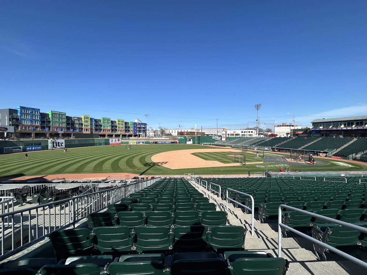 A BEAUTIFUL day for Opening Night at Jackson Field. The <a href="/LansingLugnuts/">Lansing Lugnuts</a> host the <a href="/greatlakesloons/">Great Lakes Loons</a>.