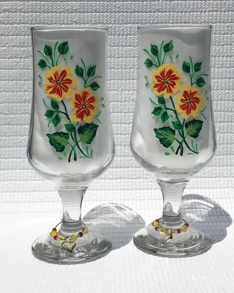 Hand painted glasses etsy.com/listing/290725… #glasses #handpaintedglasses #floralglasses #SMILEtt23 #mothersdaygift #etsyshop #etsyfinds