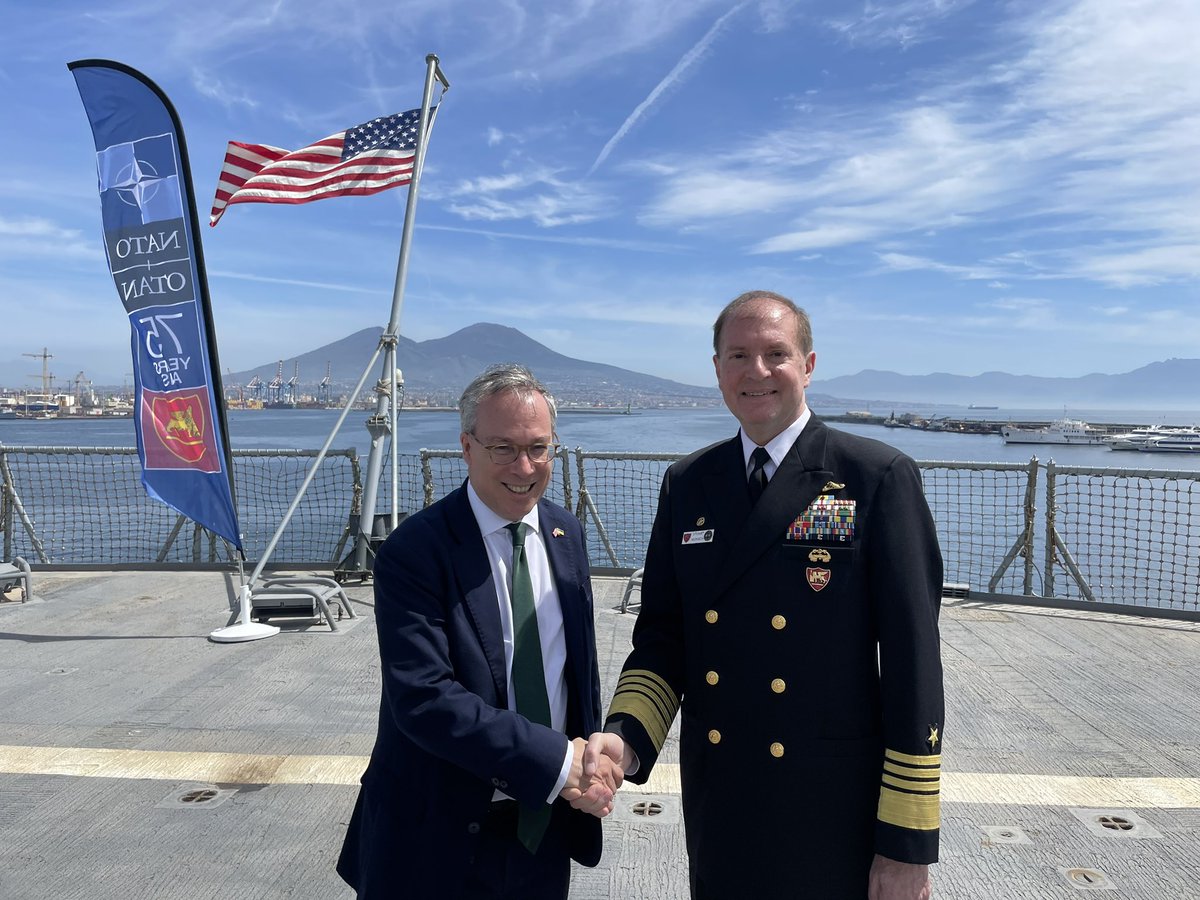 With Admiral Stuart Munsch, Commander Allied Joint Forces Command and of 🇺🇸 Naval Forces Europe in Naples today celebrating the 75th anniversary of NATO. Thank you, Admiral, to your staff and to the ship’s company of USS Mount Whitney for a fantastic day and concert last night
