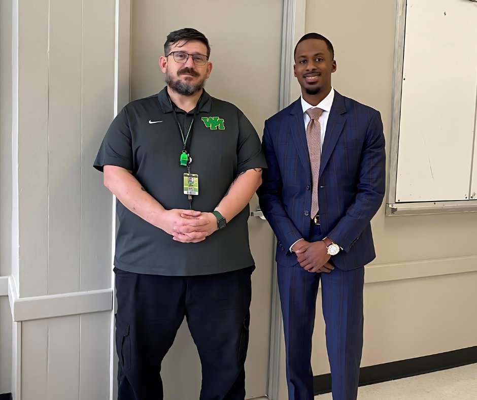 Micah O. Clemons of the Leadership LSBA Class presented the 2023-24 Class Project “Demystifying the Legal Profession” at Washington-Marion Magnet High School in Lake Charles today, 4/9, to inform high school students of the path to & benefits of a career in the legal profession.
