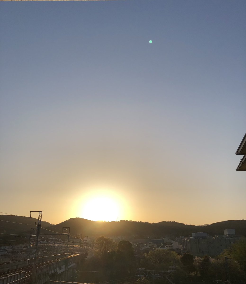 4/10水☀️久しぶりに朝陽を観ました🥰　今日行ったら休み､ちと明るい心持ちw今日も1日ガンバんべ😆＃朝空