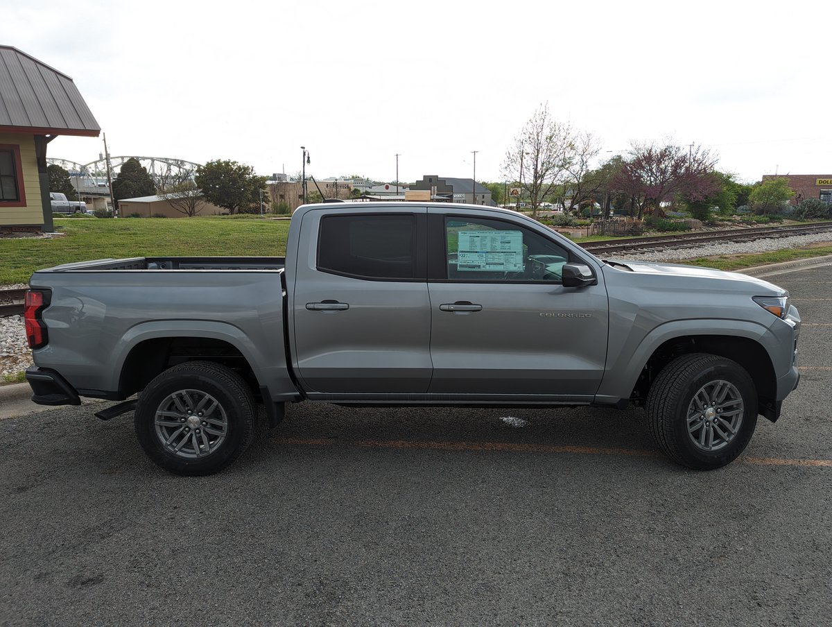 You would look great behind the wheel of this brand-new 2024 #Chevy Colorado LT! Think about all the places you can go and everything you can take with you...Perfect for your next road trip! 🛻🛣️ #llano #newtruck #texas