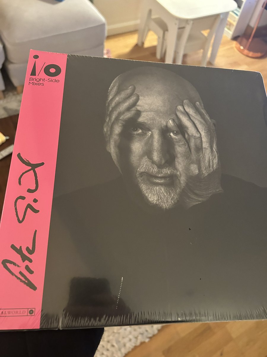 Finally got around to buying the latest @itspetergabriel record, i/o and I am so chuffed with myself that I own this. I have this little smug feeling for some reason. Absolutely beautiful album. Cheers @SisterRayStore