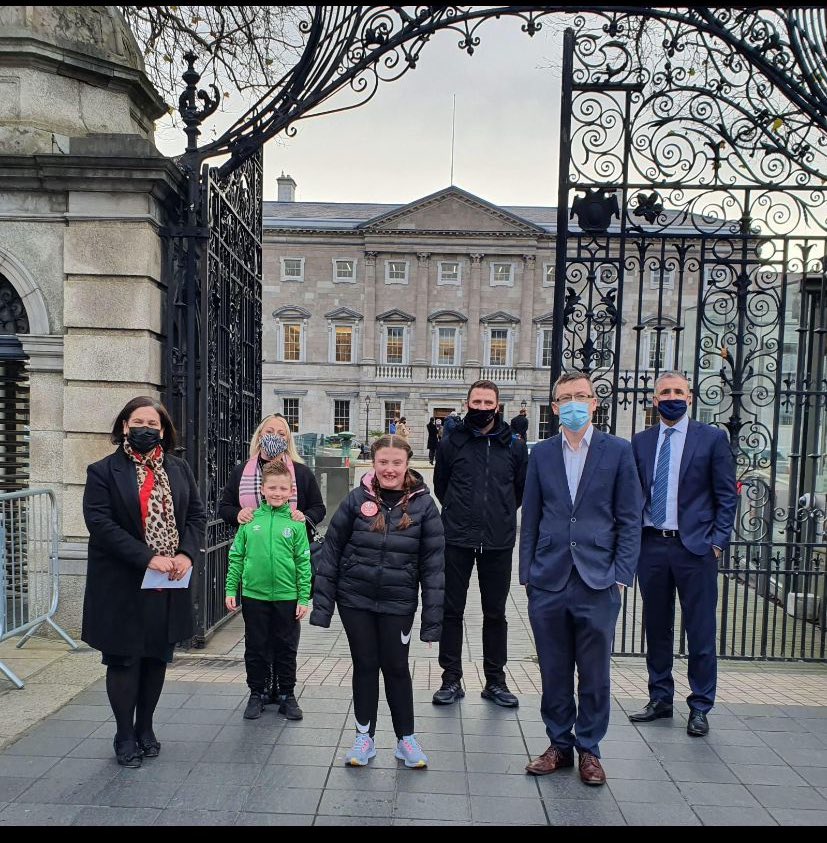 #NeverForgive #NeverForget This is what Harris and #FFFG reduced children to, begging outside Dáil Éireann for help