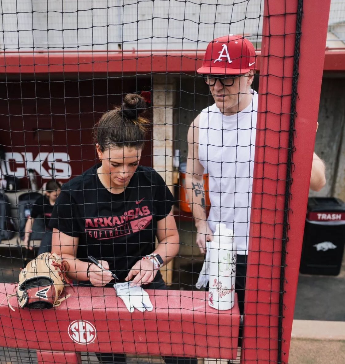 Bid on these @briellis1 signed batting gloves. We both signed them after practice. I’ll also add a signed/personalized book from me! I’m keeping 0 dollars and 0 cents . #NIL #WooPig ebay.com/usr/mrbobbybon…