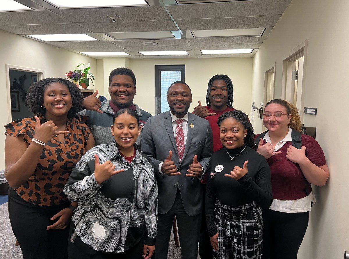 Some of @UofSC’s best and brightest visited the Statehouse today for this year’s @SCCommHigherEd “Higher Education Day” to share their stories with state leaders about the impact of USC and higher ed. The future is bright! #HigherEdDay