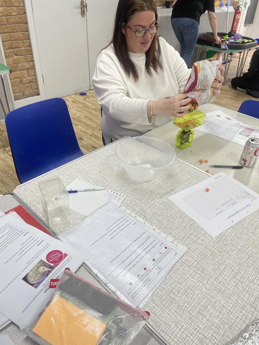 parks_hub's tweet photo. A fun session today in @LCFC_Community #Project15 session we planted sunflowers with the children (the children turned this into a soil shower)They explored all the activities whilst their parents took part in feed you family for £5 cooking activity 🌻🌻🌻🌻 https://t.co/QLQyjSnSpo