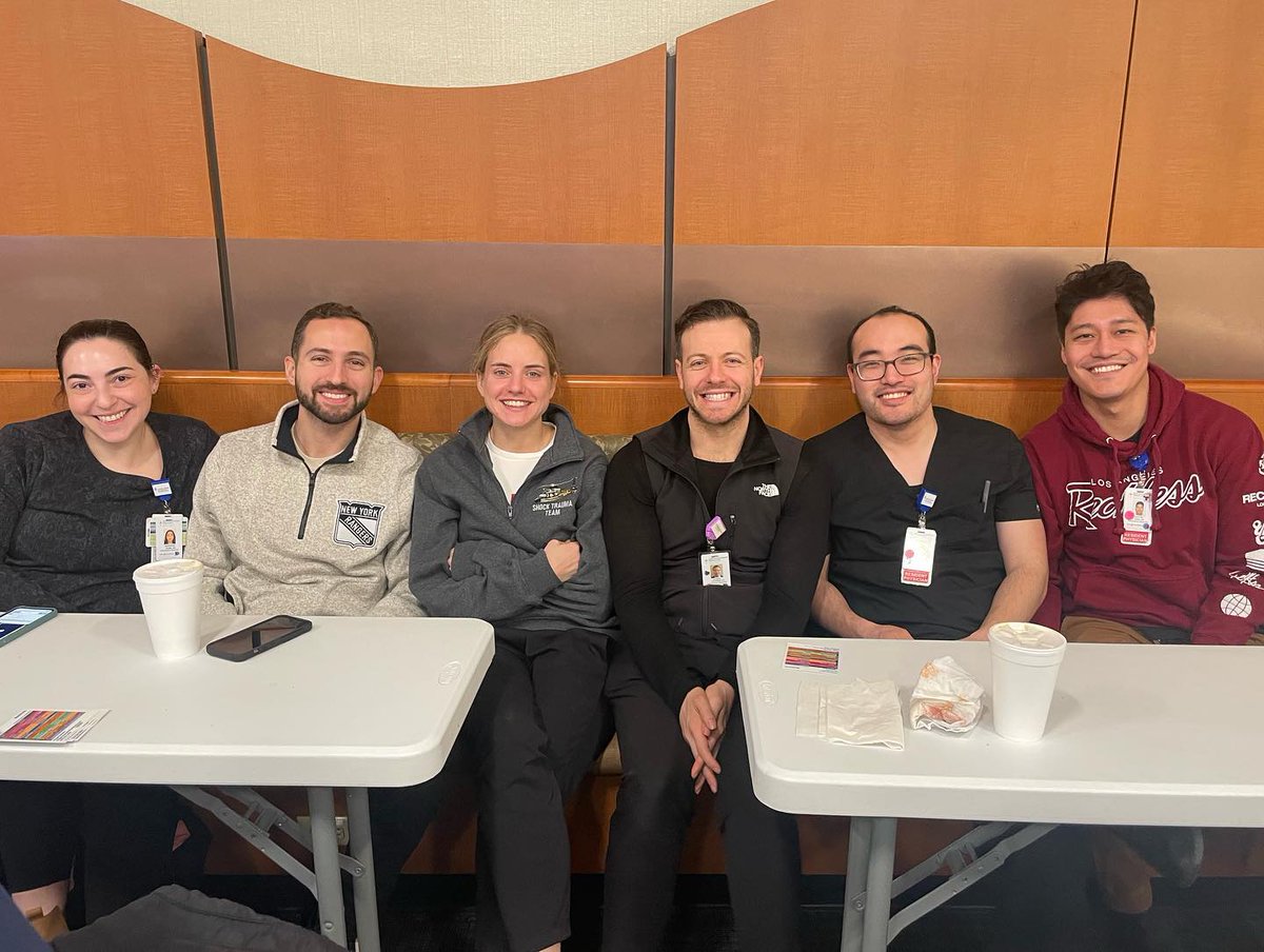 We 💙 our residents! At a recent academic conference, Good Samaritan University Hospital emergency medicine residents practiced a number of different procedure labs, with stations including pediatric intubations, pacers, and more.