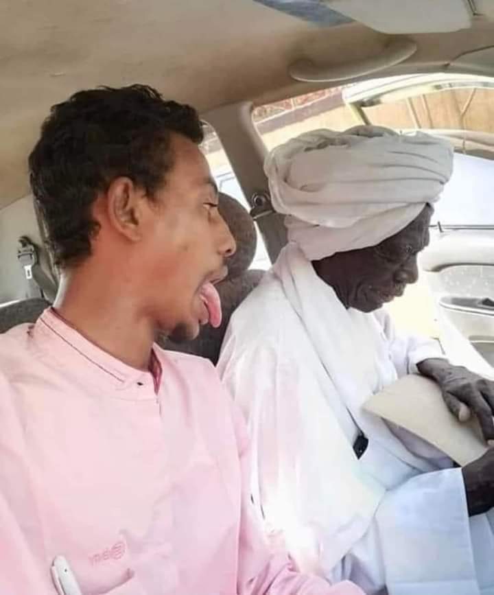 aldesil1's tweet photo. في نص قلبك ياقحاتي لاعبين بيكم من زمان الجماعه 😂😂 https://t.co/EPYXfM91K3