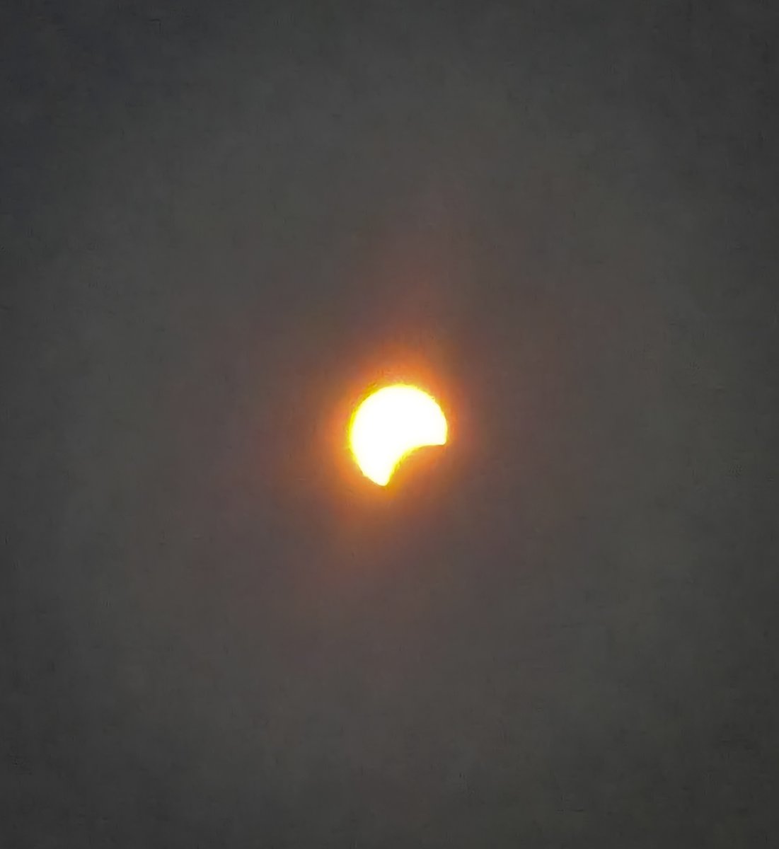 Yesterday, Johns Hopkins University WSE students and faculty gathered outside Barton Hall to observe the solar eclipse. With Dr. Louis Whitcomb’s expertise and the use of a sextant, they had a unique opportunity to witness this astronomical event firsthand.🌞 #JHU #Eclipse2024