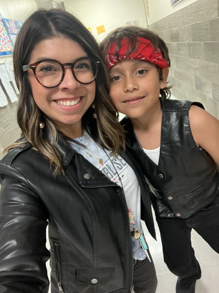 Veronica Perez (@miss_perez1106) on Twitter photo Books make us feel like Rockstars!🤘🏽🎸 Happy School Library Week! <a href="/SeguinISD/">Seguin ISD</a> <a href="/PatlanES/">Patlan Elementary</a> <a href="/MatsRead/">Matador Libraries</a> Books make us feel like Rockstars!🤘🏽🎸 Happy School Library Week! <a href="/SeguinISD/">Seguin ISD</a> <a href="/PatlanES/">Patlan Elementary</a> <a href="/MatsRead/">Matador Libraries</a>