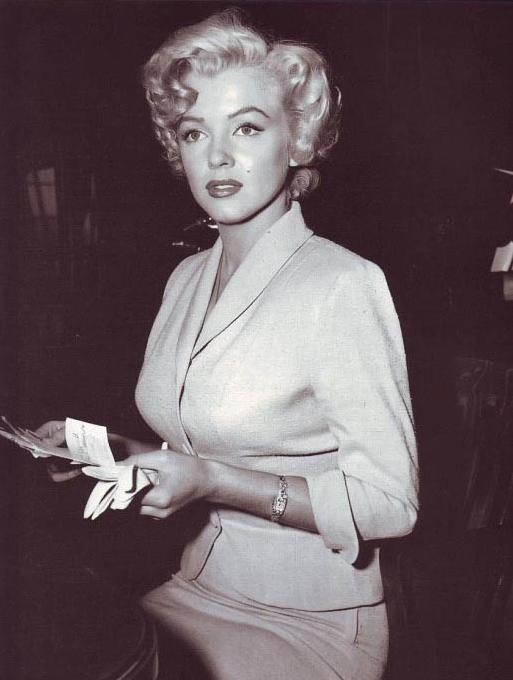 The one and only Miss Marilyn Monroe.

#marilynmonroe #oldhollywood #vintagehollywood #vintagehollywoodglamour #ladiesfashion #1950sfashion #vintagefashion #ladieswatches #vintagewatches #timepiece #WristArt #classicwatches