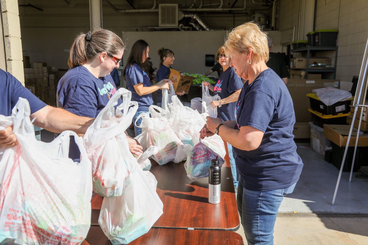 Sinclair Day of Service: We’ve partnered with the @servingourkids to fill snack bags to feed local kids in need. The bags will help thousands of children in our local Clark County Schools. 
MORE: News3LV.com
#DayOfService #LasVegas #SinclairCares