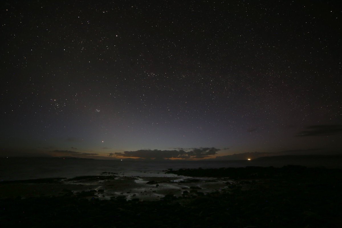 After the rain and gales, it's stunning out there now, so many stars 🤩 over #Kintyre. Jupiter and #comet #12PPonsBrooks bathed in #zodiacallight over the mountains of Jura, and the slightest hint of #aurora to the right