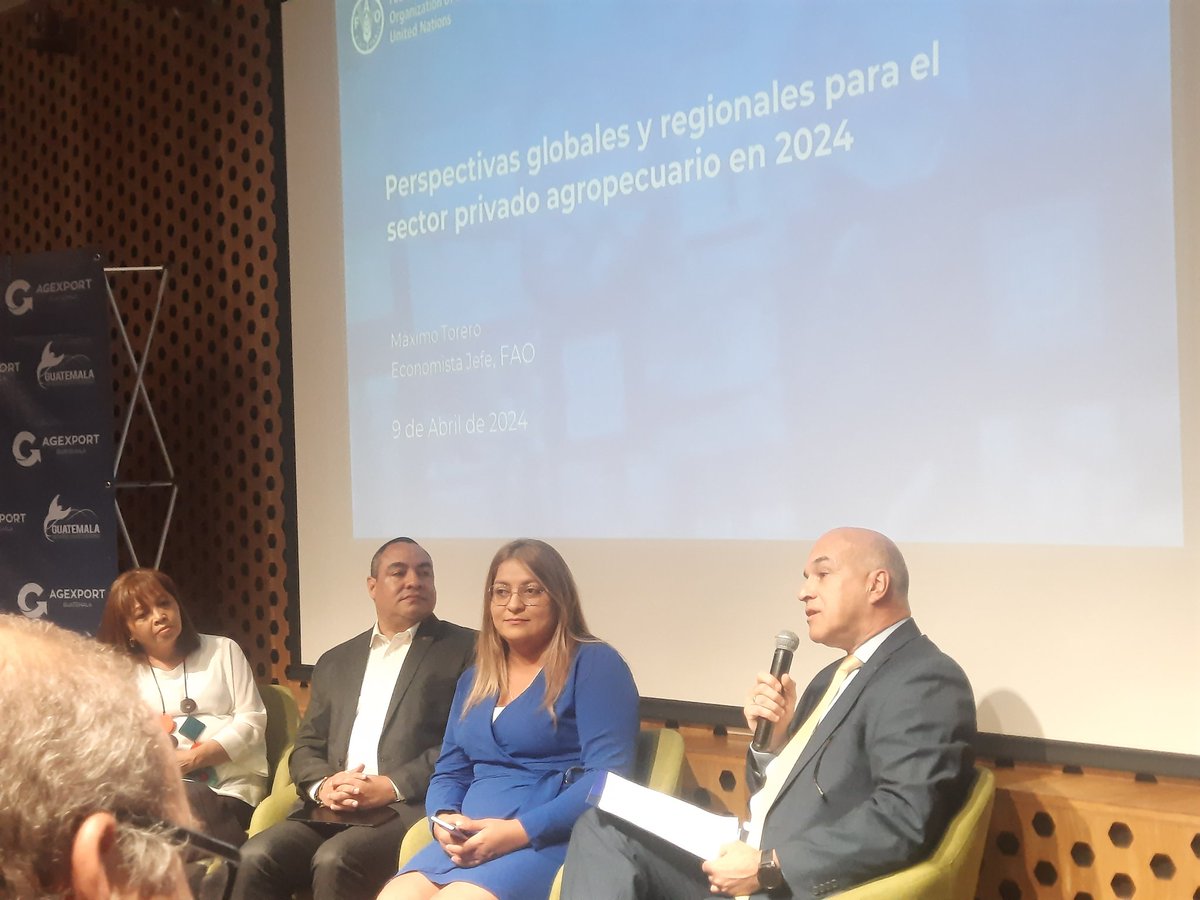 Amador Carballido @amador1966 Director General de @AGEXPORTGT comenta la presentación del Dr @MaximoTorero Economista Jefe de @FAOenEspanol en el conversatorio 'Perspectivas globales y regionales para el sector privado agropecuario en 2024' organizado por @FAOGuatemala y AGEXPORT