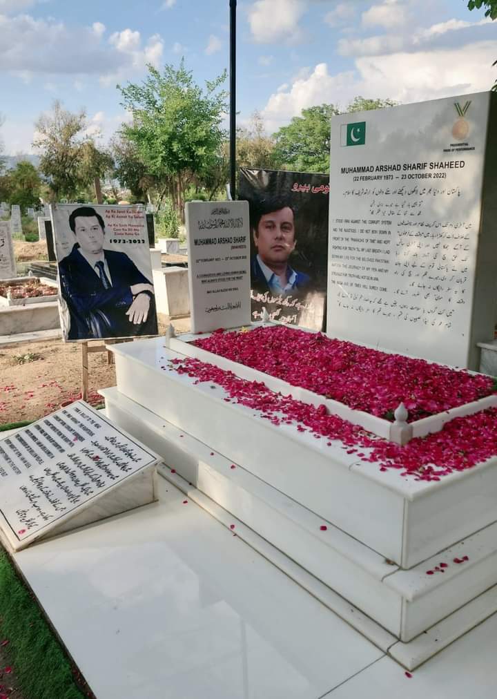 Remember shaheed Arshad sharif on Eid Day🥹💔
Remember Him in Your Prayers on This Holy Occasion 💔

Prayers for His family And little Children's 🥹💔🤲

#arshadsharif