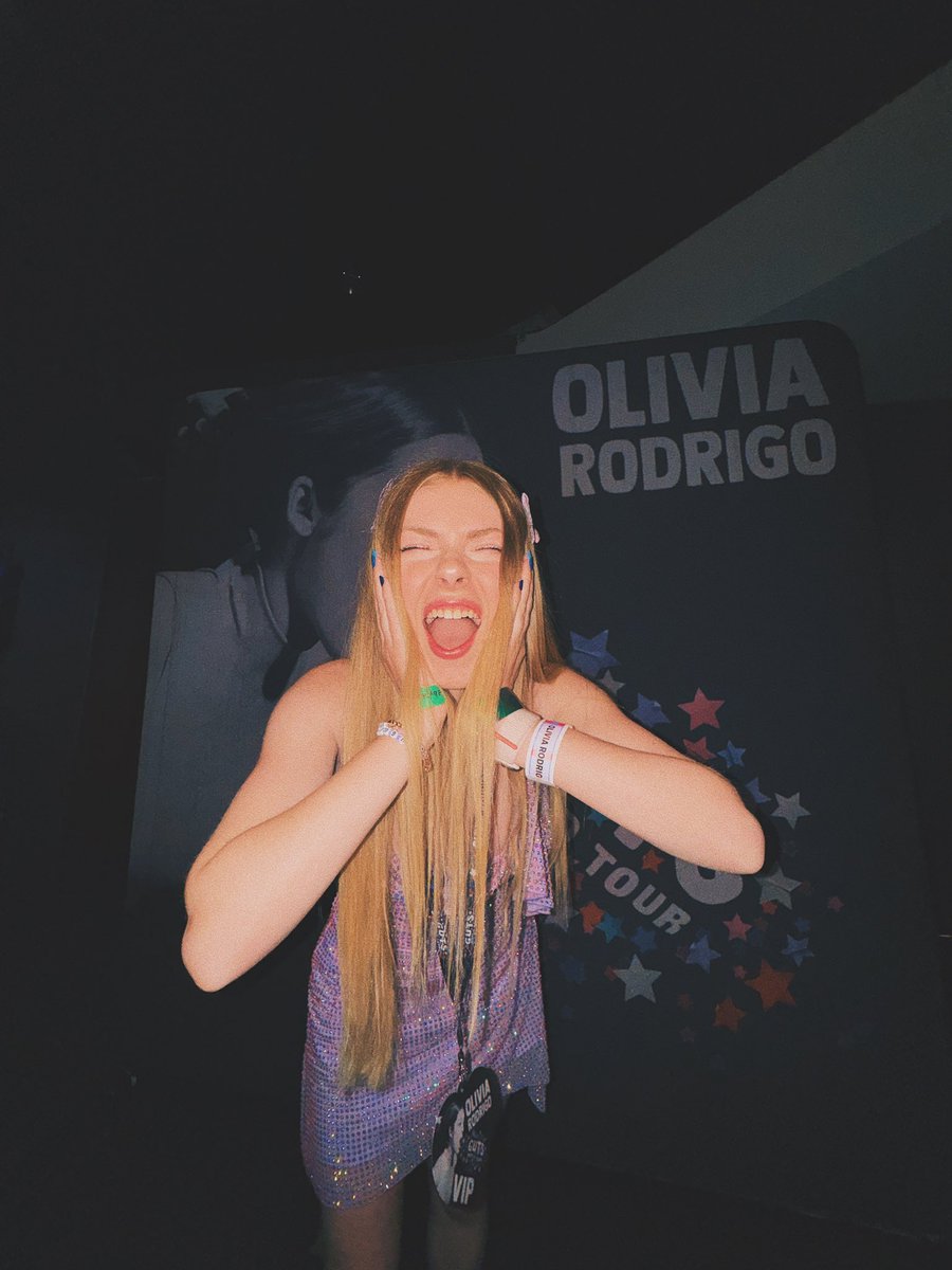 i might just be in lo-lo-lo-lo-lo-lo-lo-lo-lo-lo-lo-loveeeeeeee 💜🫧✨ #GUTSWorldTourNYC @LiviesHQ @oliviarodrigo