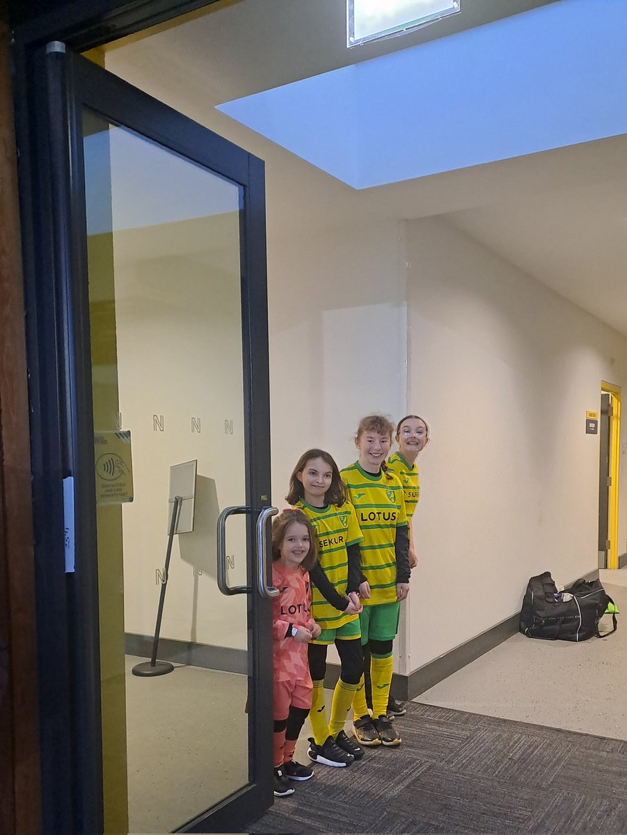 NorwichWSC's tweet photo. 4 very happy @NorwichCityWFC fans excited to walk out with their idols tonight under the lights.
These girls are always at The Nest cheering on NCWFC 💛💚
.
Memories that will last a lifetime. Thank you to the club for making it happen.
#ncwfc #ncfc #hergametoo @HerGameToo https://t.co/VHCoCdgePN