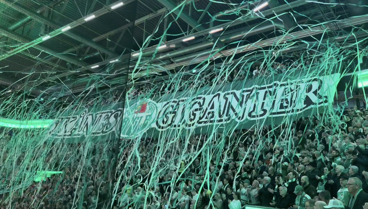 PointblankAlex's tweet image. Det är inte jobbigt att vara #Röglebk supporter just nu. 

Forza Bandylaget!

Abbe och resten av Tifogruppen. Vilket jobb ni gör. Stor eloge.