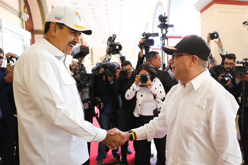 #Noticia 📰 | Presidente recibe en Miraflores a Gustavo Petro en visita de trabajo shorturl.at/sLNV0