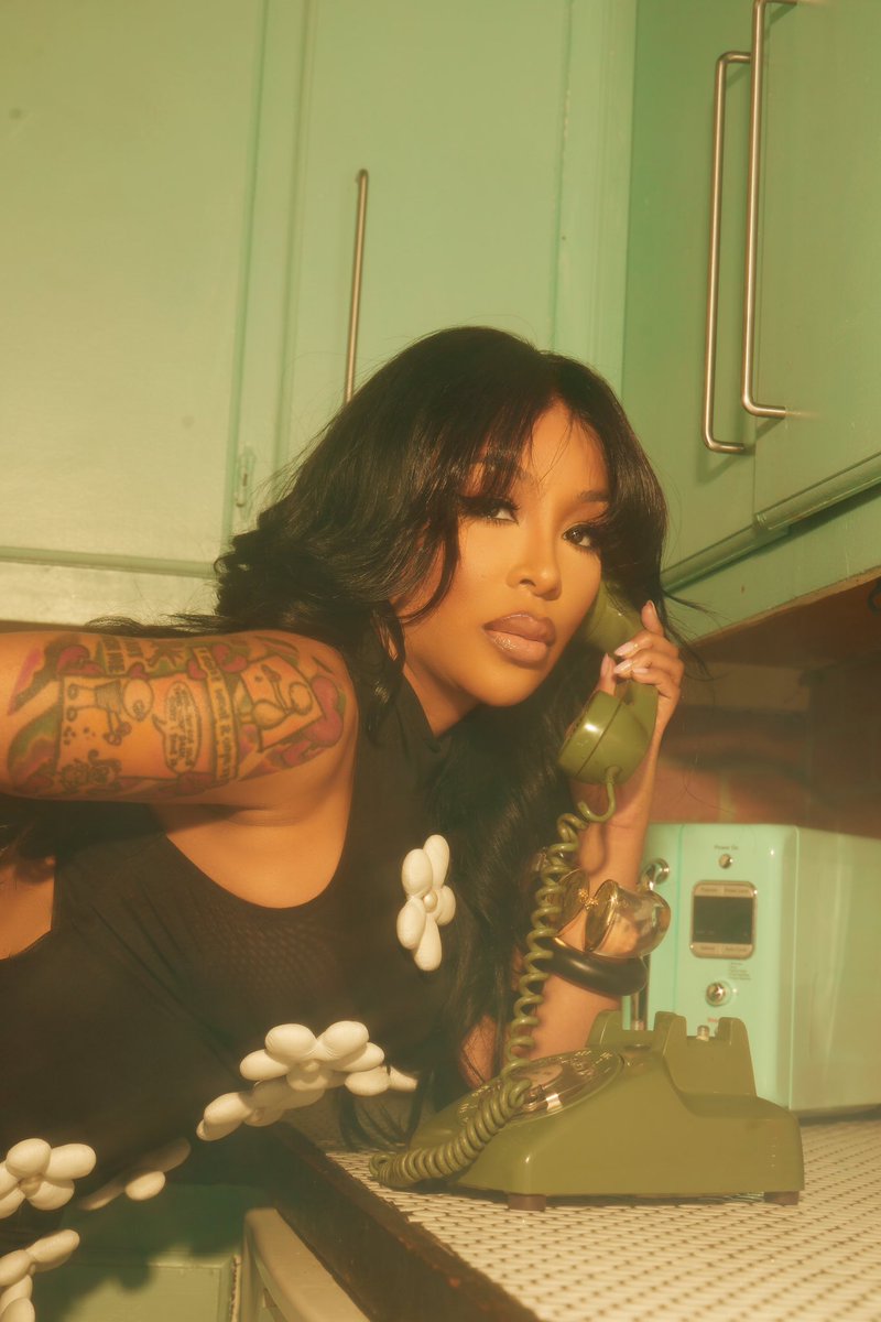 kmichelle's tweet photo. Take me out the group chat, this here is a solo ride🌻 https://t.co/TssgeLvJCy