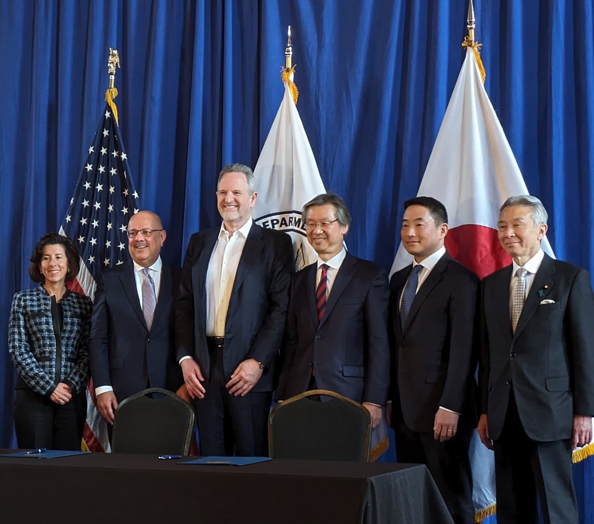 🇺🇸🇯🇵 We're proud to support new AI research partnerships between universities in the US and Japan. Through close collaboration between business, academia and government we can continue to advance AI innovation to transform industries and improve lives. okt.to/9JbahF