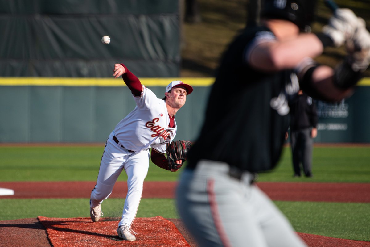 Nine up, nine down, and six strikeouts through three innings. @evanmmoore7 came out hot.