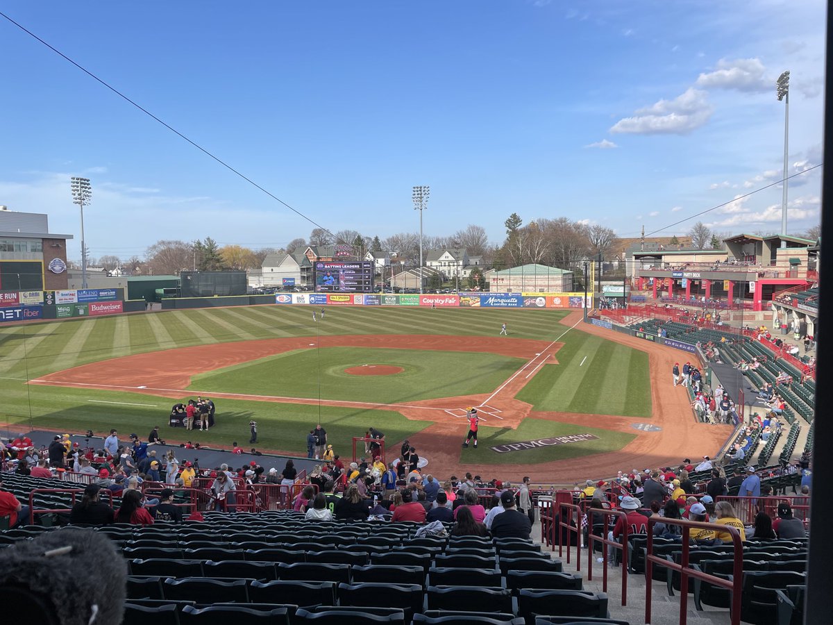 Beautiful night here in Erie as the ⁦@RumblePoniesBB⁩ send Blade Tidwell to the hill to open up their first road series of the year against the ⁦@erie_seawolves⁩! ⁦@reidbrignac⁩ is our guest in pregame starting at 5:50 on ⁦@NewsRadio1290⁩