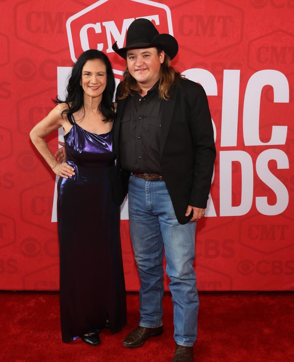 Thank you to @CMT for having my beautiful wife and I walk the carpet