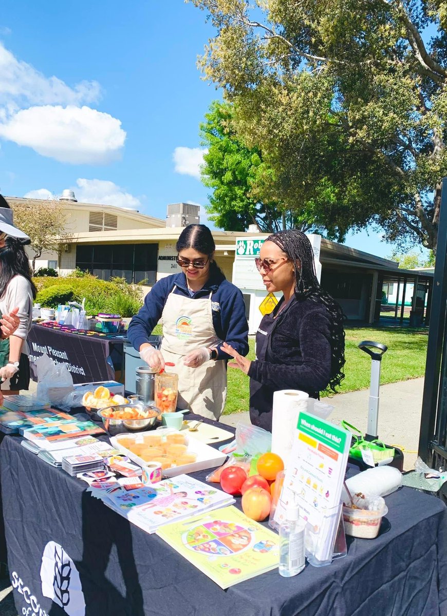 Sunshine and smiles from our Health Ambassador volunteers! They shared free resources with our community paired with a refreshing energy boost smoothie. ☀️🍊#VolunteerAppreciationMonth