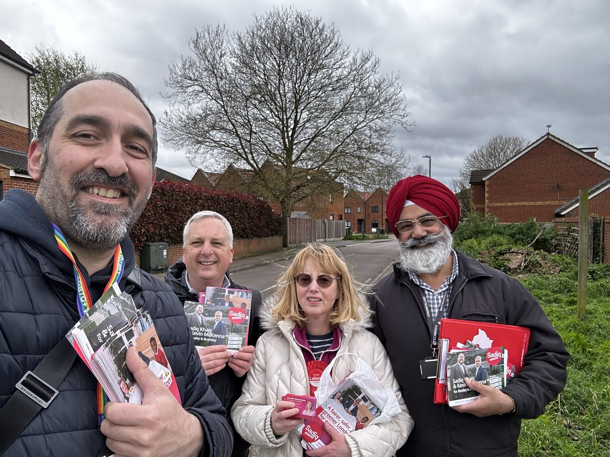 Great to be out with @danfrancis02 @Councillor_BSG @CllrPerfect campaigning in #NorthumberlandHeath today. Many voting @SadiqKhan @KMcKLabour @LondonLabour on May 2nd and remember your Voter ID.