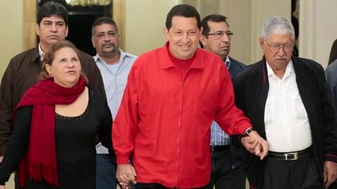 Nos duele conocer que Hugo de los Reyes Chávez, padre del Comandante Hugo Chávez Frías, ha fallecido en #Venezuela. Fundó una familia ejemplar, entregada a la integración y soberanía de Nuestra América. Compartimos nuestras condolencias con sus familiares y amigos.