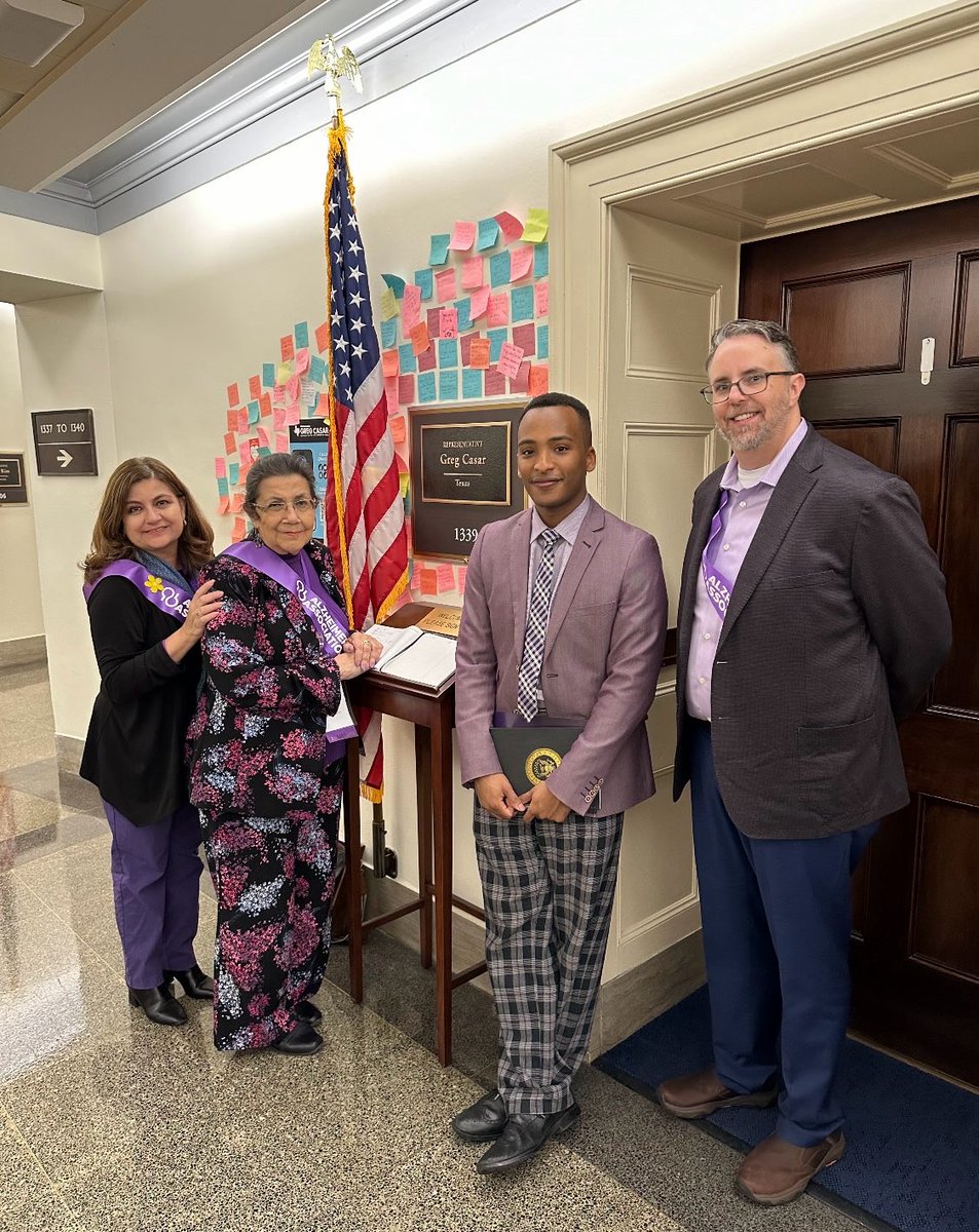 Thank you to @repcasar for meeting with Texas advocates today to discuss policies to improve the lives of all those impacted by Alzheimer’s and all other dementia. #AlzForum #ENDALZ