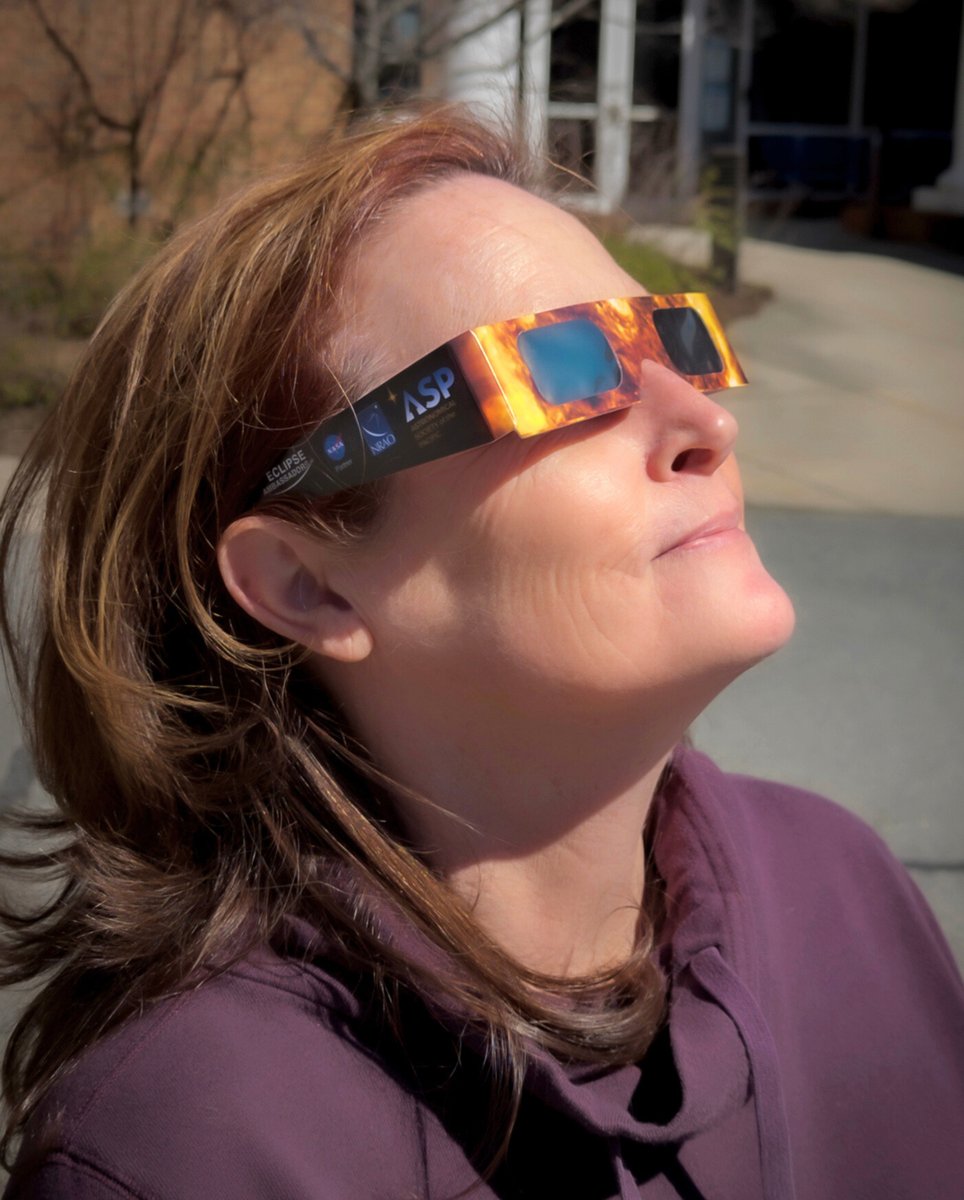 Don’t throw out your leftover solar eclipse glasses! 🕶️♻️ They can be donated to @awb_org Astronomers Without Borders, who distribute the glasses worldwide for reuse during future eclipses. Find a recycling location near you: astronomerswithoutborders.org/programs/solar…