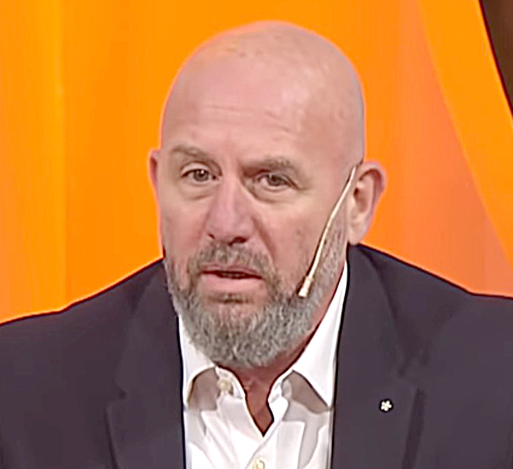 PERIODlSTAPERON's tweet photo. Se llama Waldo Wolff. Antes aparecía las 24 horas en todos los canales. Hoy es el ministro de Seguridad de CABA, y ahora que se robaron 1200 computadoras en 12 escuelas y los presos se escapan de las comisarías en manada, no se lo ve por ningún lado. Se puso tímido de repente🤔 https://t.co/iePBf8GVrt