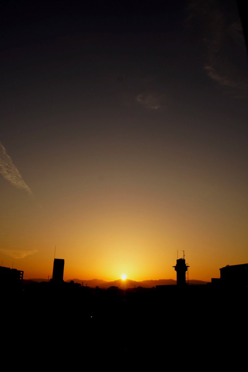 おはようございます
朝日を撮りました
今日も１日よろしくお願いします😊
#写真好きな人と繋がりたい 
#朝空　#photo
#photooftheday