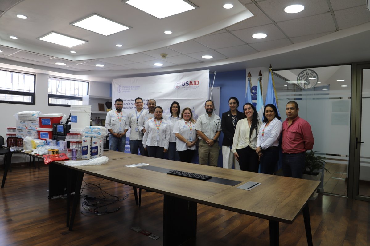 @USAIDGuate y@FAOGuatemala entregan materiales y equipo de protección para apoyar al @MagaGuatemala en la detección oportuna de enfermedades zoonóticas. #GeneraEsperanza.