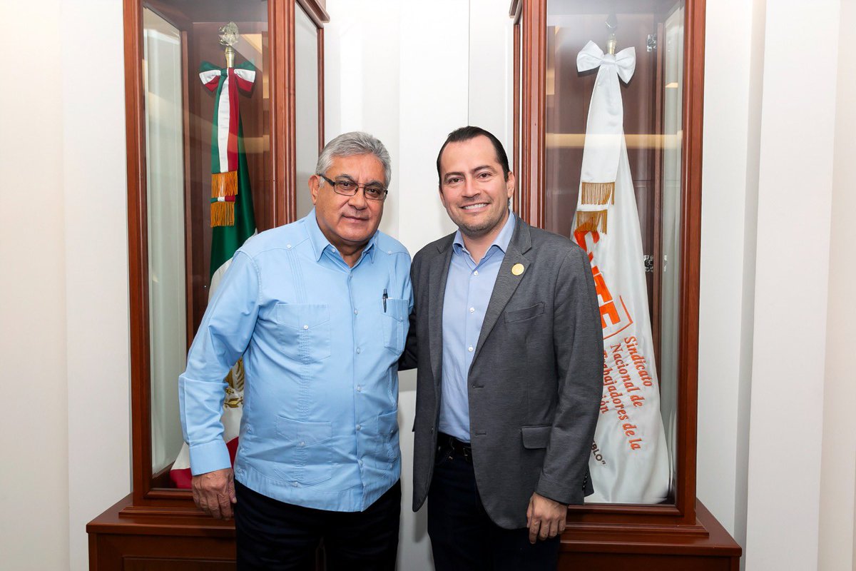 #UnoSomosTodos 🌟
#TodosSomosUno 🤝

El líder del #SNTE, Mtro. Alfonso Cepeda Salas, se reunió con el Prof. <a href="/ilichglz/">Ilich González</a>, dirigente de <a href="/SNTE47Jalisco/">Sección 47 SNTE</a>, para dar continuidad a temas de la agenda sindical y educativa en la entidad, en beneficio de los agremiados y la escuela pública.📚