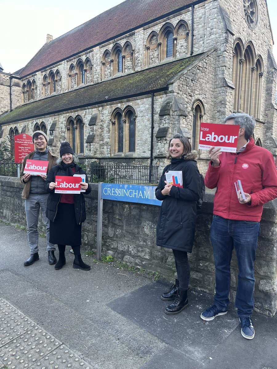 Great @BlackheathLab team out this evening talking to residents about what @SadiqKhan has delivered for Londoners. The cost of living crisis is not over and free school meals for our primary school children matter to Lewisham residents.