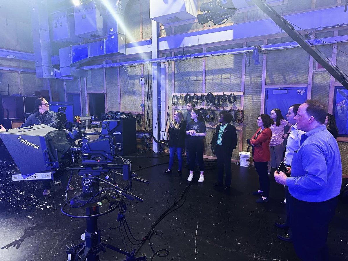 Today @WPCareerCenter invited @FoxNews to visit and host a presentation on their internship program & career opportunities 👏 In addition, Fox had the opportunity to meet our faculty and Dean’s from @WPCAHSS & @wpunjbusiness and went on a tour of our TV studio & radio station 🧡