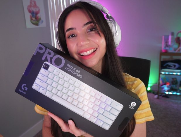 YAYYY @LogitechG just sent me their brand new PRO X 60 Keyboard! 👀💙#logitechgpartner 🔴 Unboxing LIVE! twitch.tv/alyek