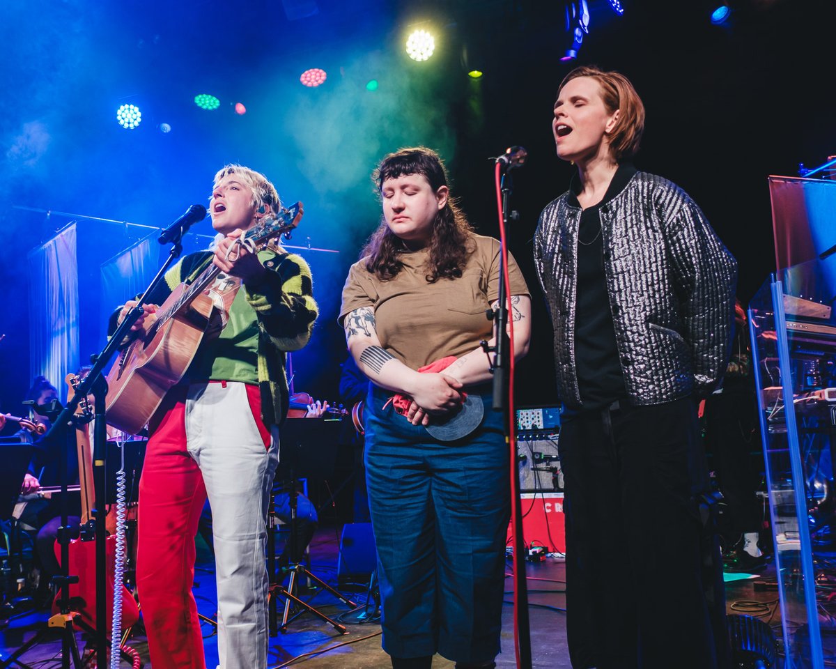 Caroline Rose brought out Cassandra Jenkins & Joanna Sternberg at Brooklyn Steel show with Metropolis Ensemble - check out pictures, video, and the setlist brooklynvegan.com/caroline-rose-…