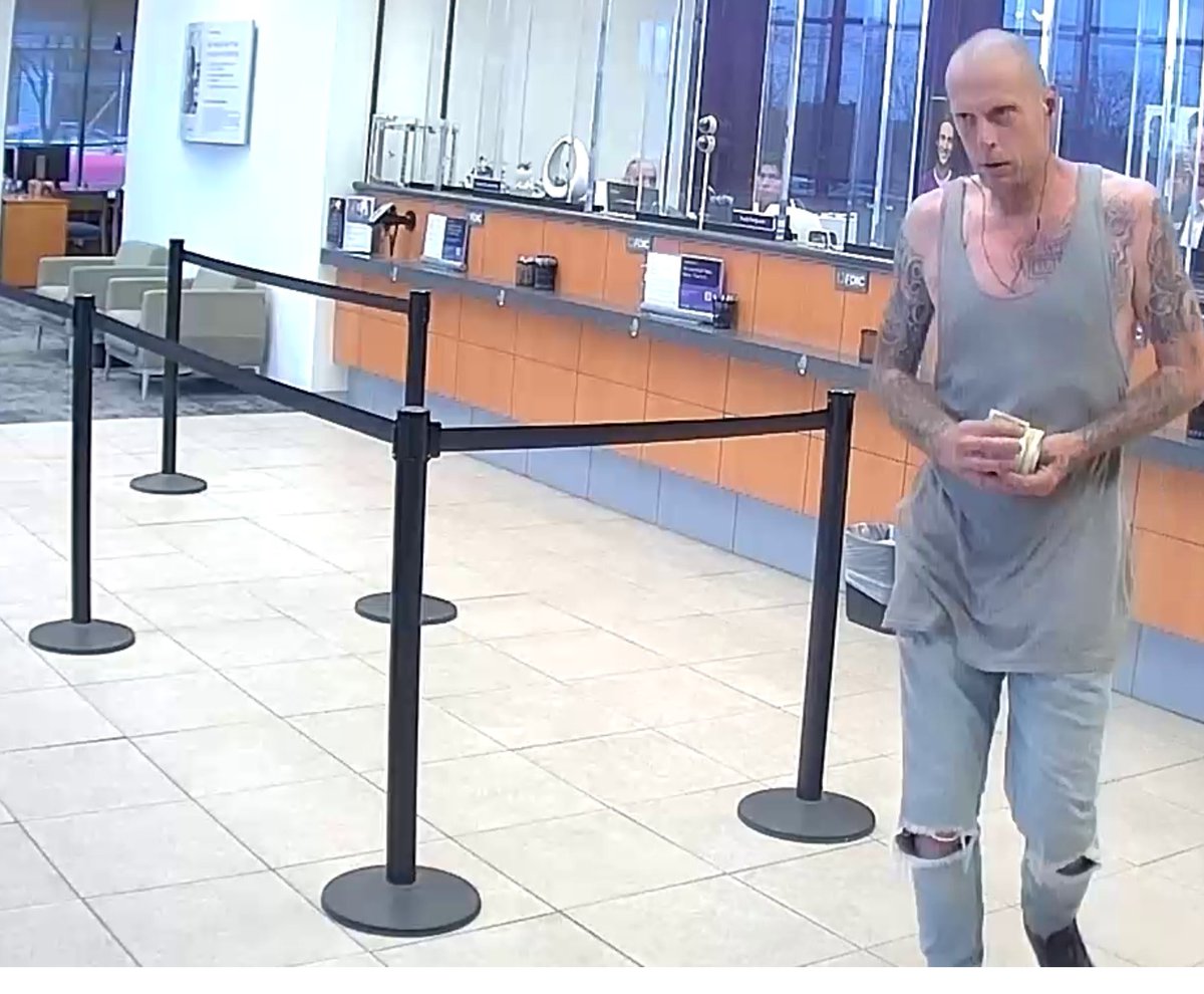 This man robbed Truist Bank's 2915 Nolensville Pk branch at 3:10 p.m. today. He passed a threatening note to a teller demanding money. He was last seen fleeing on foot toward Thompson Ln. See him or know who he is? Please📞615-742-7463. Reward. MNPD & FBI investigating.