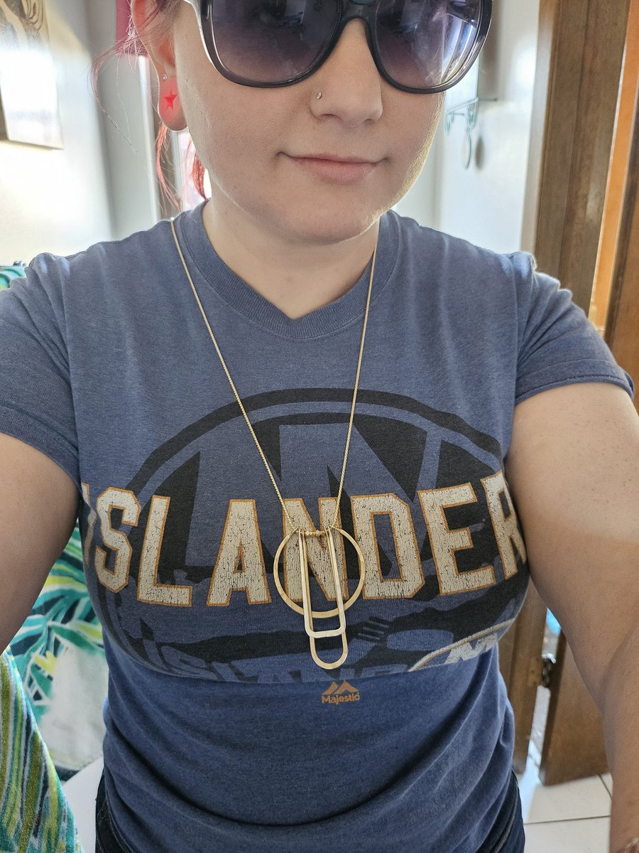 taraloveshockey's tweet image. beLIeve in the dicklace tonight, #isles fam. It was on after first period against Chicago and Columbus and all day Saturday. @NYIslanders @Shannon_Hogan