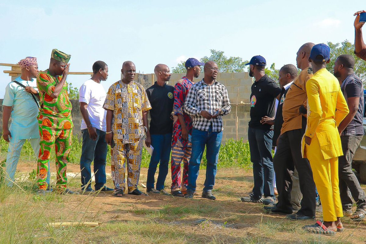 While in Epe, during our youth center tour across Lagos State, we took a detour, making a vital stop at the site of the ongoing Epe Home of the Elderly project. This visit allowed us to gauge the project’s status, reaffirming our commitment to the welfare of all citizens,…
