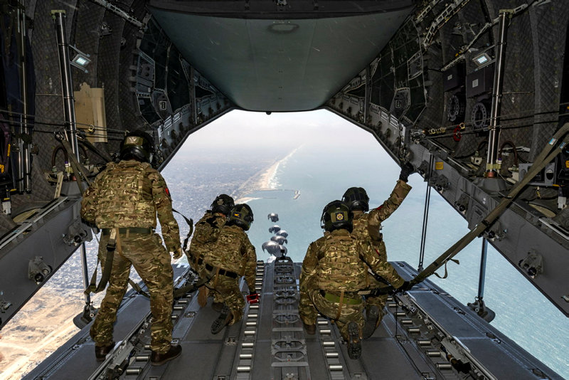 The Royal Air Force has participated in a large-scale international aid airdrop into Gaza, to coincide with Eid al-Fitr, marking the end of Ramadan. Over 10 tonnes of aid were dropped by an @RAFBrizeNorton A400M aircraft. Full story: ow.ly/lEvM50RbJZ6